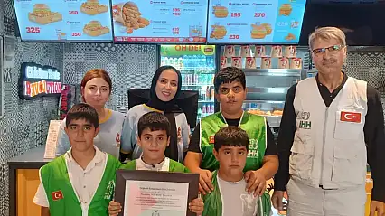 Siirt'te Filistin İçin Duyarlılık Gösteren Esnafa Teşekkür Belgesi