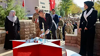 Siirt'te Helikopter Kazasında Şehit Olan 17 Mehmetçik Dualarla Anıldı