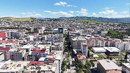 Siirt'te Kaldırım İşgali Tepki Çekiyor: Vatandaş Yürümekte Zorlanıyor