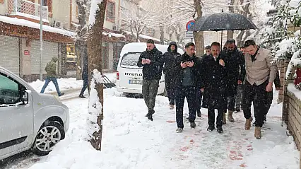 Siirt'te Karla Mücadele Çalışmaları Sürüyor: Vali Kızılkaya Sahada İncelemelerde Bulundu