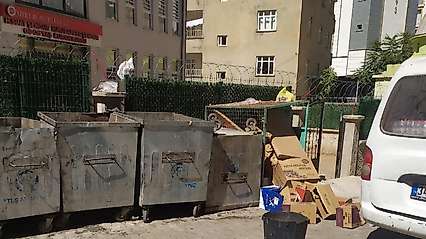 Siirt'te Kur'an kursunun önündeki çöp alanına velilerden tepki