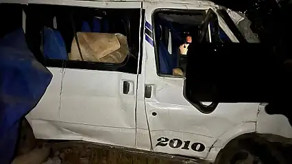 Siirt'te Minibüs Devrildi: Sürücü Kazayı Yara Almadan Atlattı