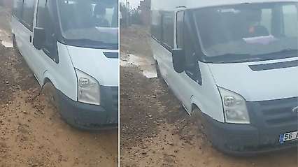 Siirt'te Öğrenci Servisi Çamura Saplandı: Köy Yolu İçin Çağrı