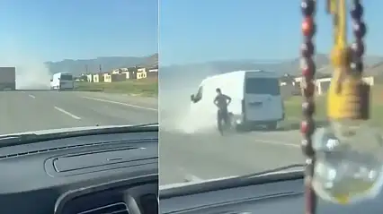 Siirt'te Seyir Halindeki Minibüs Yandı