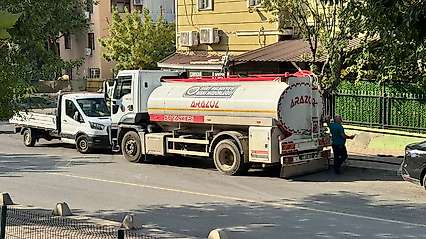 Siirt'te Su Kesintilerine Kalıcı Çözüm Bekleniyor: Belediye Ekipleri Tankerlerle Binalara Su Taşıyor