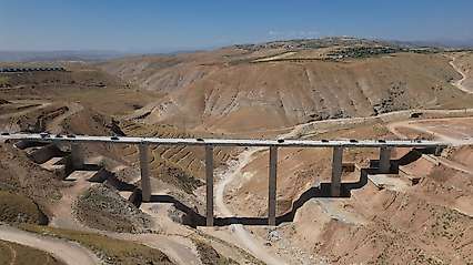 Siirt'te Ulaşım Yatırımları Sahada İncelendi: Havalimanı, Kezer Köprüsü ve Pervari Yolu Çalışmalarında Son Durum Açıklandı