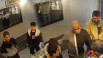 Siirtli iki çocuk, İstanbul'da buldukları 1 milyon 300 bin liralık altını sahibine teslim etti