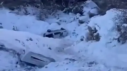 Şırnak-Siirt karayolunda buzlanma kazası: TPAO aracı metrelerce aşağı uçtu! 4 Kişi yaralandı