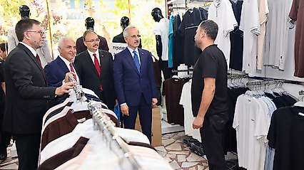 Ulaştırma ve Altyapı Bakanı Abdulkadir Uraloğlu Siirt Güres Caddesi'nde Esnafla Buluştu