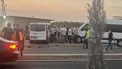 Batman'da İki Minibüs Çarpıştı: 2'si Ağır 9 Yaralı