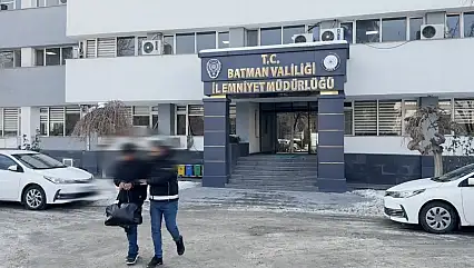 Batman'da yabancı uyruklu bir  şahsın midesinden 64 parça uyuşturucu çıktı