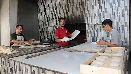 Cizre'de kavurucu sıcaklık: Dışarıda 55, fırının önünde 80 derece