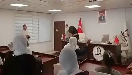 DEM Parti'de Kriz Derinleşti: İhraç Edilen Belediye Başkanına Mecliste Yumurtalı Protesto