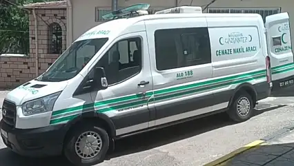 Gömleği Ağaca Takılan Çiftçi Traktörün Altında Kalarak Hayatını Kaybetti