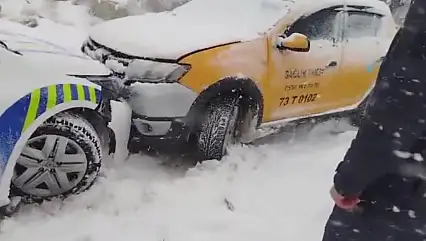 Şırnak'ta yoğun kar ve buzlanma zincirleme kazaya neden oldu