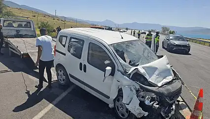 Van-Erciş Yolunda Kaza: Ticari Araç Askeri Araca Çarptı 1 Asker Şehit, 4 Asker Yaralı