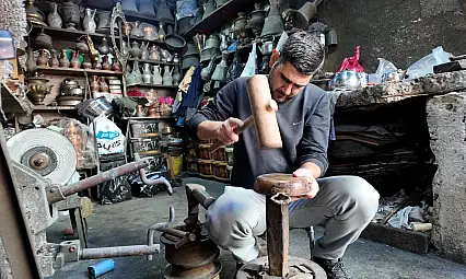 Bakırın Sesi Siirt'te Hâlâ Yankılanıyor: 6 Yaşında Çırak Oldu, 50'sinde Usta: Fatih Bakırcı'nın Zanaat Hikâyesi
