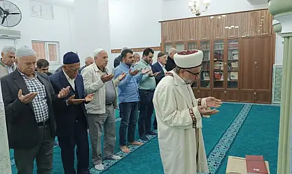 Batman'da Camilerde Yağmur Duası: Vatandaşlar Kuraklığa Karşı Ellerini Semaya Açtı