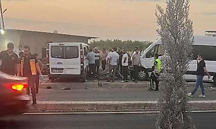 Batman'da İki Minibüs Çarpıştı: 2'si Ağır 9 Yaralı
