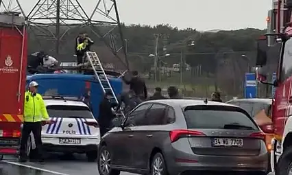 Cezaevi Nakil Aracı Devrildi: 6'sı Jandarma 19 Kişi Yaralandı