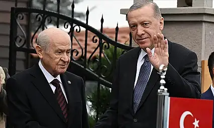 Cumhurbaşkanı Erdoğan: 'Bahçeli ile aramızda hiçbir sıkıntı yok' – Uçakta gündeme dair çarpıcı açıklamalar!