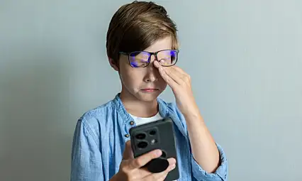 Ekran Yorgunu Çocuklar: Dijital Stresin Görünmez Bedeli