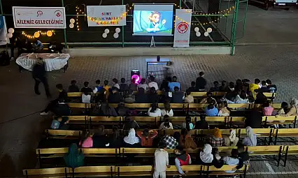 Gökçebağ'da Açık Hava Sinema Etkinliği: Çocuklardan Büyük İlgi