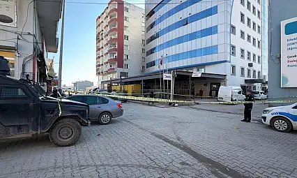 Hastane önünde silahlı kavga: 1 ölü, 4 yaralı