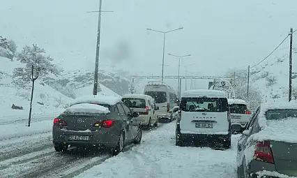 HÜDA PAR'lı Gültekin'den kar tepkisi: 'Siirt'in tek ana yolu 2 saattir açamamak da bir başarı'