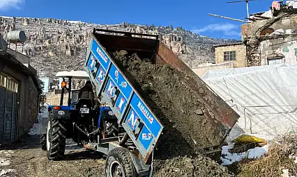 Köylüler el ele verdi, yarım bırakılan yolu birlikte yaptı