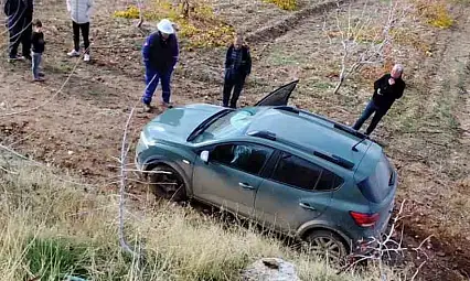 Siirt'te araç devrildi, yolcular yara almadan kurtuldu