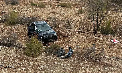 Komşu ilimiz Mardin'de kontrolden çıkan otomobil şarampole devrildi: 2 yaralı