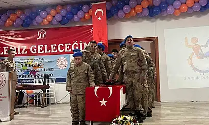 Siirt'te özel bireyler askeri kamuflaj giyerek yemin törenine katıldı
