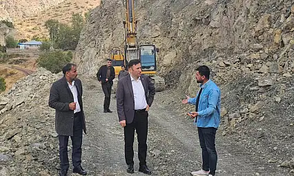 Pervari Kaymakamı Ahmet Gülderen, Köy Yolu Çalışmalarını İnceledi