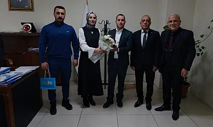 PTT'nin 185. Yılı Siirt'te Kutlandı: Vali Yardımcısı Birkan Tatlısöz'e Çiçek Takdim Edildi