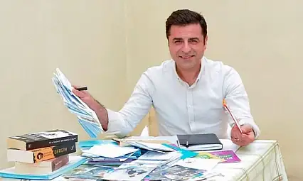 Selahattin Demirtaş Devlet Bahçeli'nin Sözlerine Cevap Verdi: 'Önce Barış, Önce Barış'