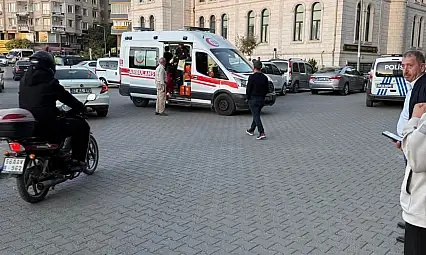 Siirt 15 Temmuz Meydanı'nda Bıçaklı Kavga: 1 Yaralı