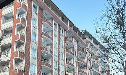 Siirt Baykan'da Çatılarda Biriken Kar Yığınları Risk Oluşturuyor