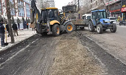 Siirt Belediyesi ulaşım güvenliği için asfalt onarımı yaptı