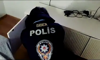 Siirt Dahil 55 İlde Siber Suç Operasyonu: Çocuk Müstehcenliği ve Dolandırıcılık Ağları Çökertildi! 301 Kişi Yakalandı