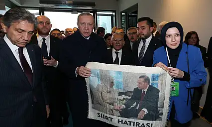 Siirt'e Ait El Dokuması Tiftik Battaniyesi Cumhurbaşkanı Erdoğan'a Takdim Edildi