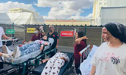 Siirt Eğitim ve Araştırma Hastanesi'nde Gerçeğini Aratmayan Deprem ve Yangın Tatbikatı