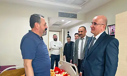 Siirt Eğitim ve Araştırma Hastanesi Başhekimi Prof. Dr. Servet Yolbaş'tan hasta ziyareti