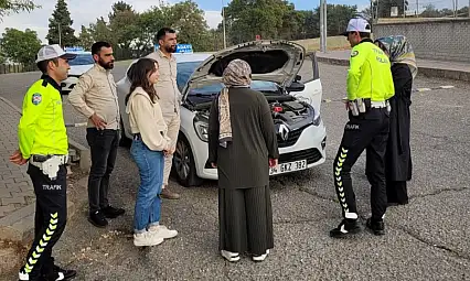 Siirt Emniyeti Sahada! Sürücü Adaylarını Trafik Güvenliği Konusunda Bilgilendirdiler