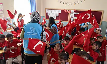 Siirt Hassa Hatun KYK Öğrencilerinden Şehit Öğretmen Durmuş Güçlü İlkokuluna Cumhuriyet Ziyareti
