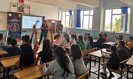 Siirt Jandarması'ndan Dijital Güvenlik Hamlesi: 10 Binden Fazla Kişiye Siber Farkındalık Eğitimi