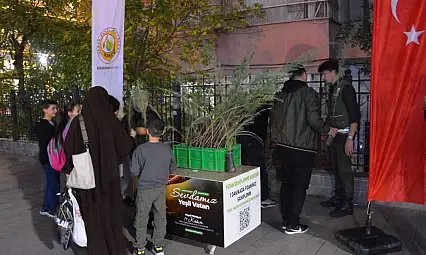 Siirt Orman İşletme Müdürlüğü'nden 'Yeşil Vatan' Seferberliği: Fidan Sahiplenme Noktası Kuruldu