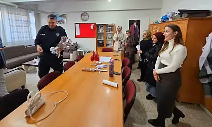 Siirt Pervari'de Polislerden Öğretmenler Günü Ziyareti