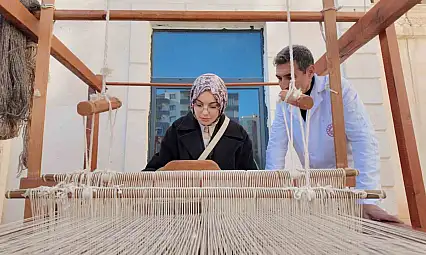 Siirt'te 24 öğretmen, Atatürk portresine 24 ilmek attı