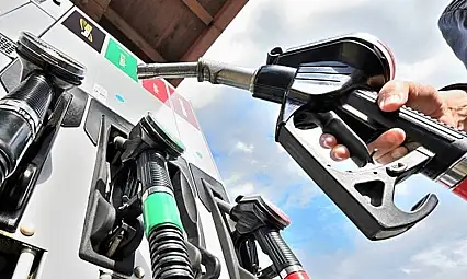 Siirt'te Akaryakıt Fiyatları El Yakıyor: Benzin 54 Lirayı, Motorin 55 Lirayı Aştı